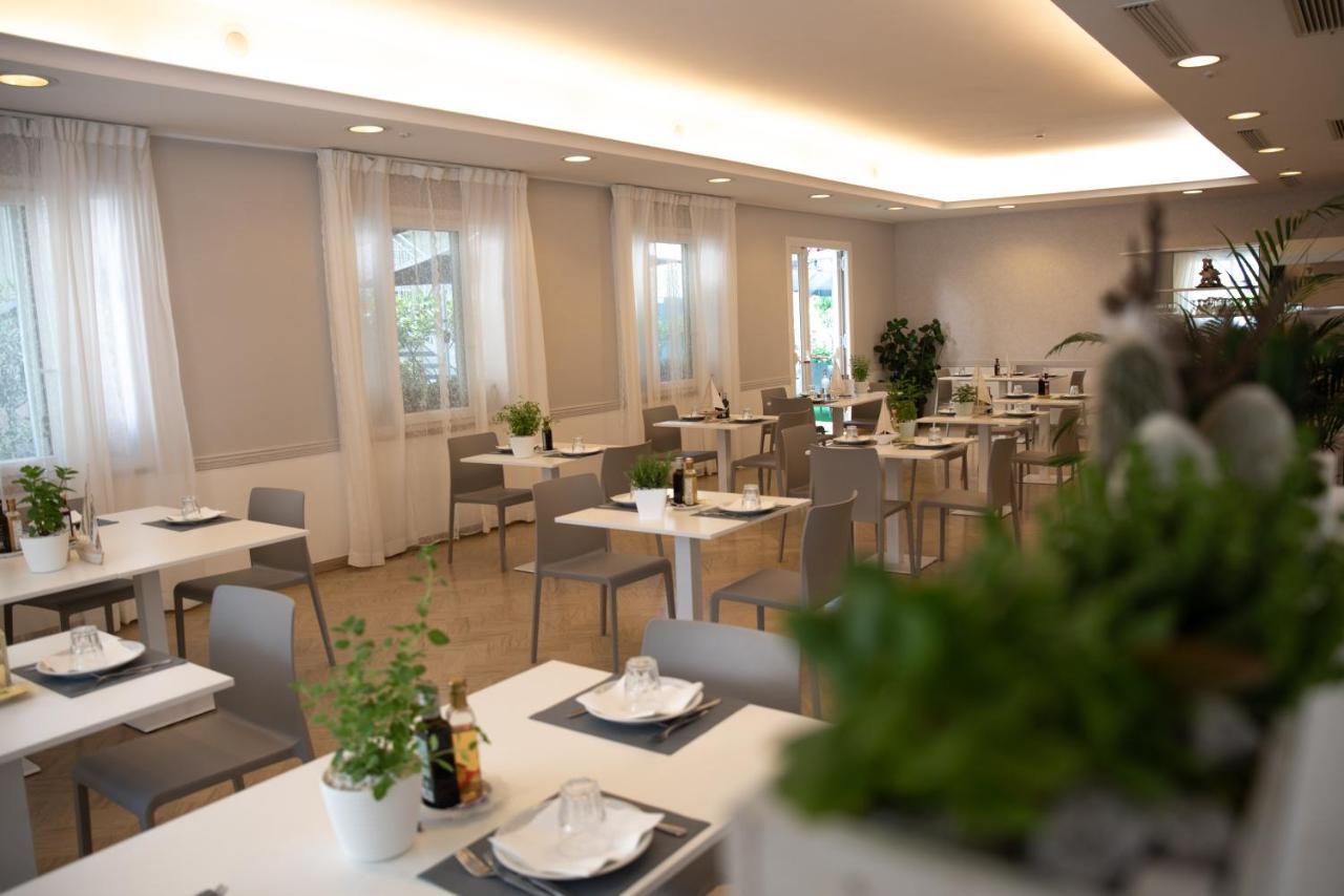 Hotel San Gottardo Riccione Exterior photo